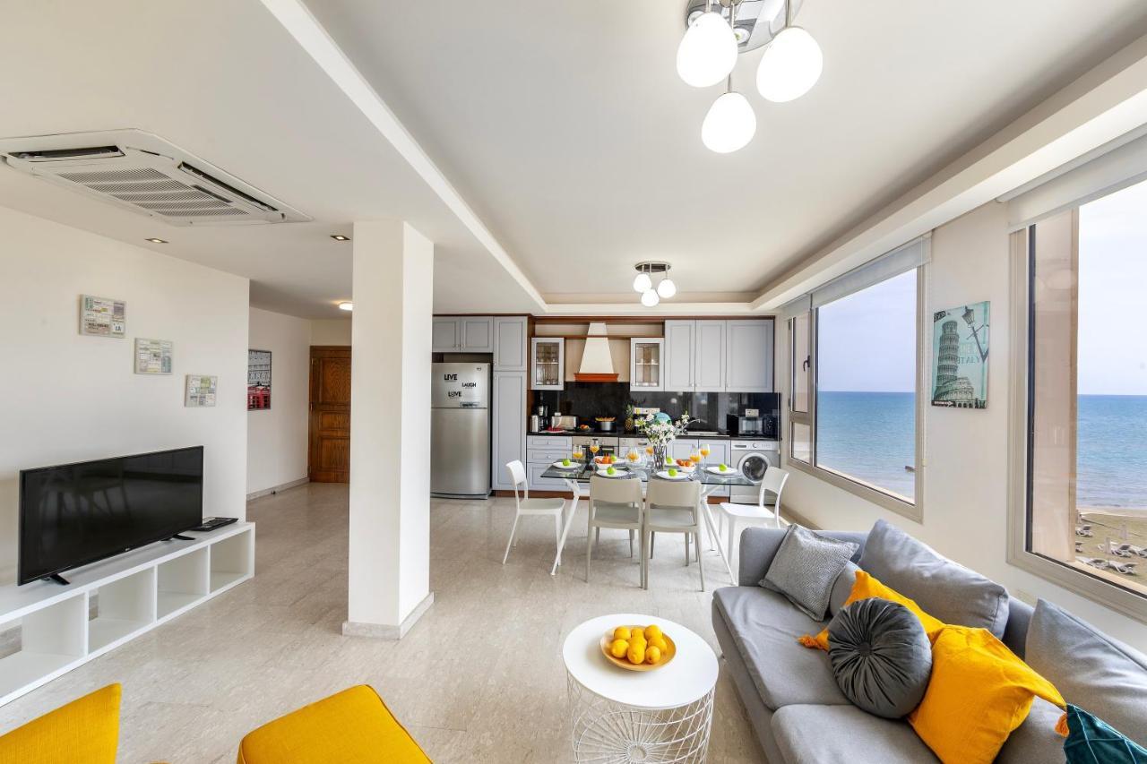 Mackenzie Beachfront Eftyhia Suite ラルナカ エクステリア 写真