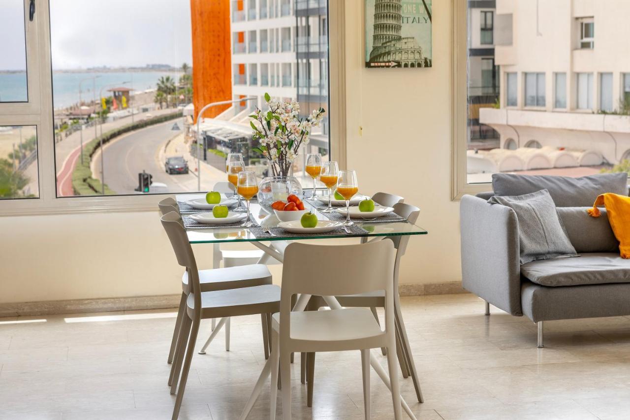 Mackenzie Beachfront Eftyhia Suite ラルナカ エクステリア 写真