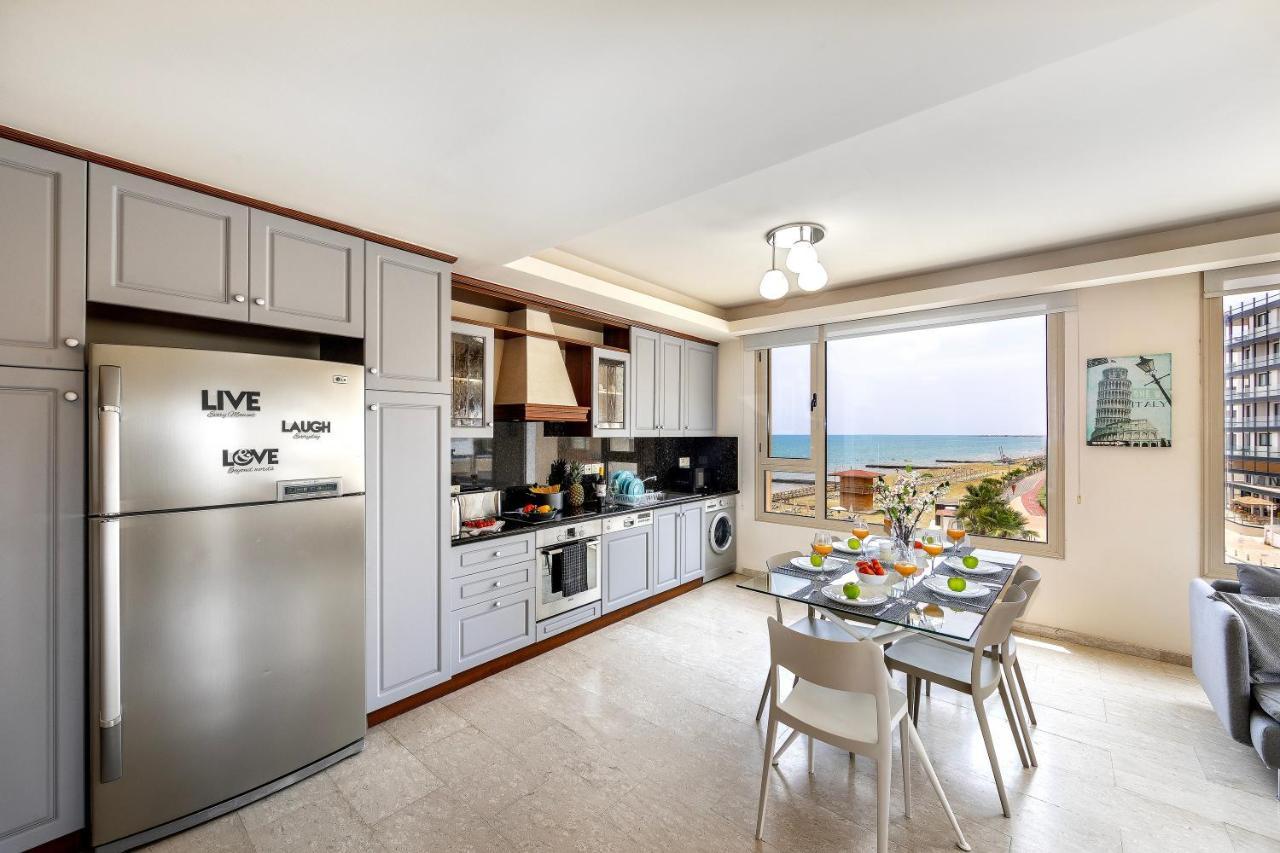 Mackenzie Beachfront Eftyhia Suite ラルナカ エクステリア 写真