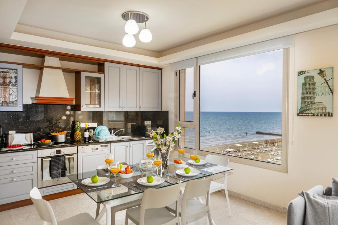 Mackenzie Beachfront Eftyhia Suite ラルナカ エクステリア 写真