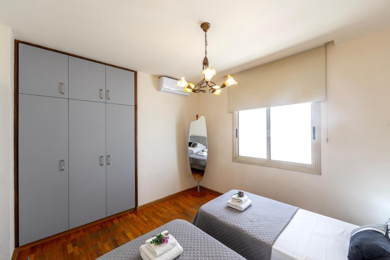 Mackenzie Beachfront Eftyhia Suite ラルナカ エクステリア 写真