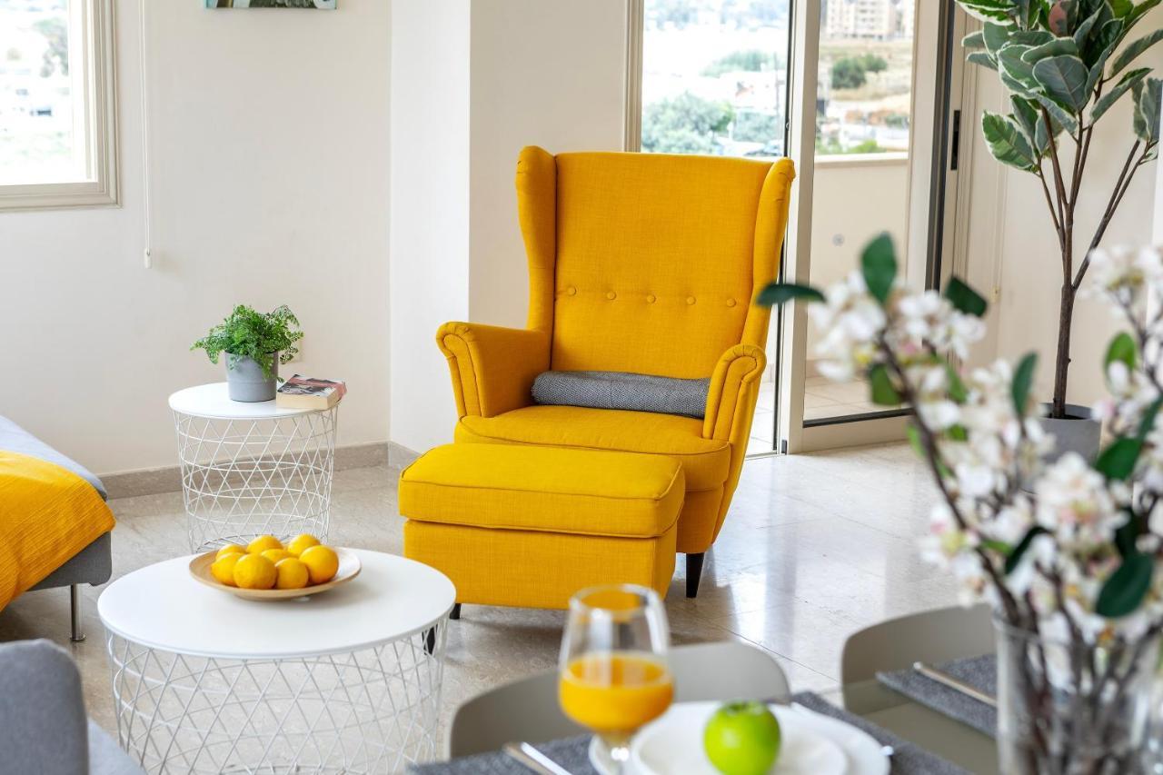 Mackenzie Beachfront Eftyhia Suite ラルナカ エクステリア 写真