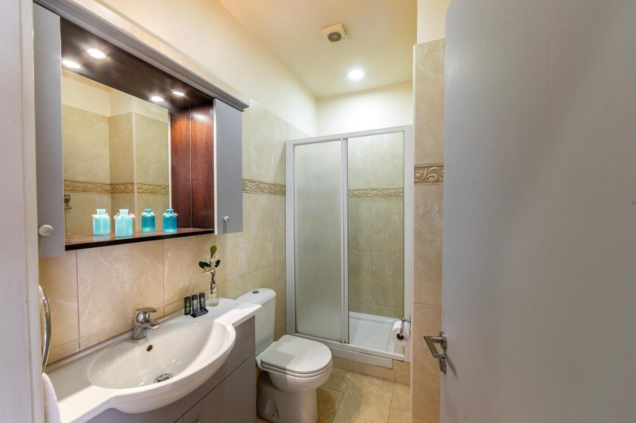 Mackenzie Beachfront Eftyhia Suite ラルナカ エクステリア 写真