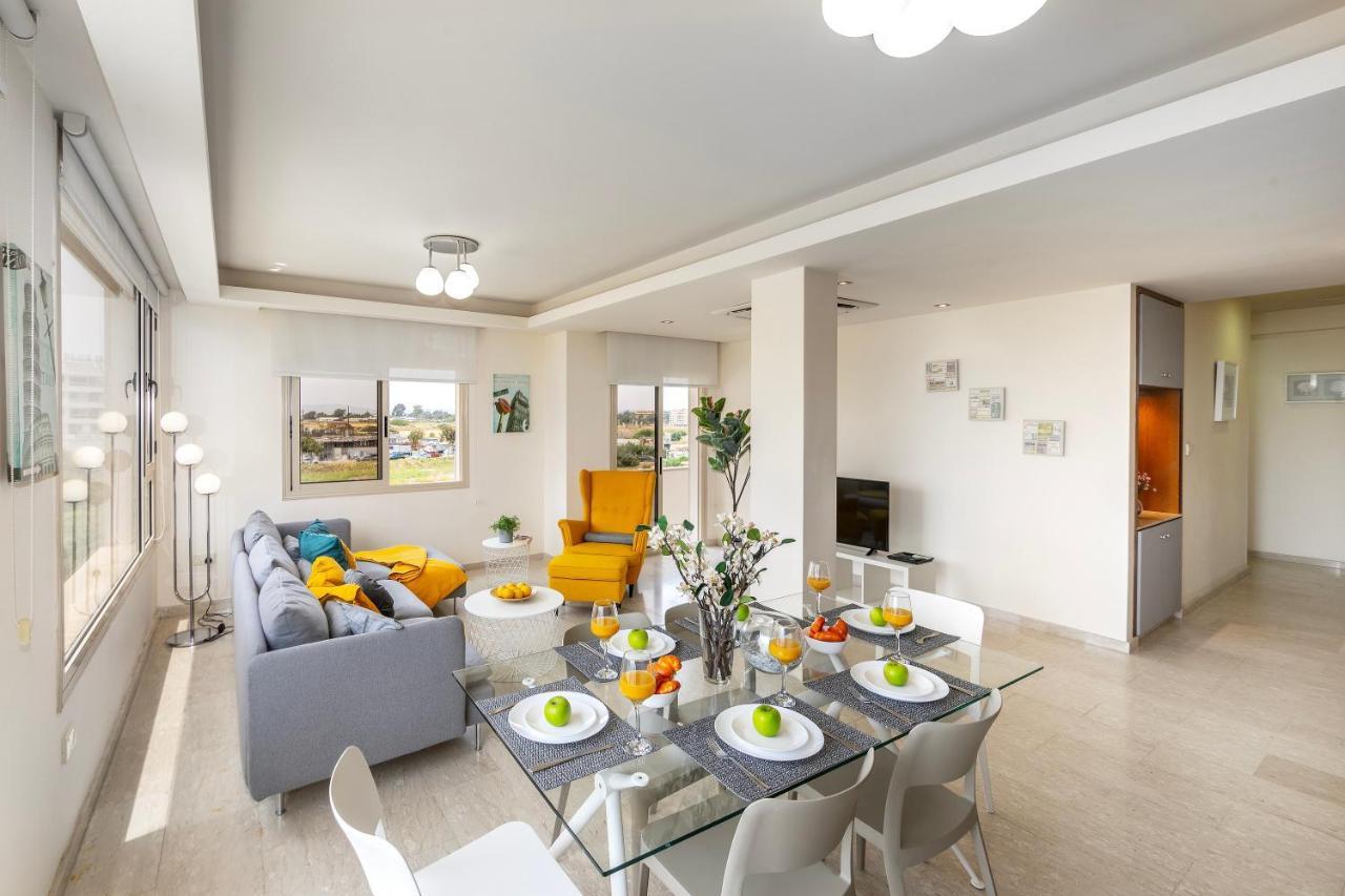 Mackenzie Beachfront Eftyhia Suite ラルナカ エクステリア 写真