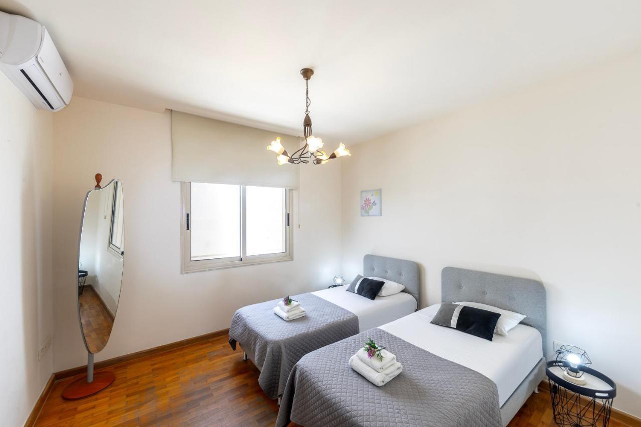Mackenzie Beachfront Eftyhia Suite ラルナカ エクステリア 写真